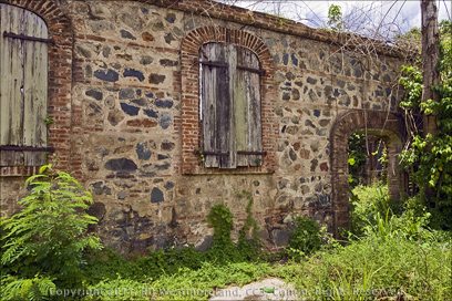 Side View of Large Abandoned Structure in Maunabo, PR, Shot with a Sony A100 and 10mm to 20mm Sigma Lens