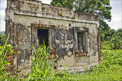 Image of Small Abandoned Structure in Maunabo, PR, Shot with a Sony A100 and 10mm to 20mm Sigma Lens