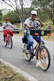 Bicycles were one way to visit friends up and down the route of the marathon.